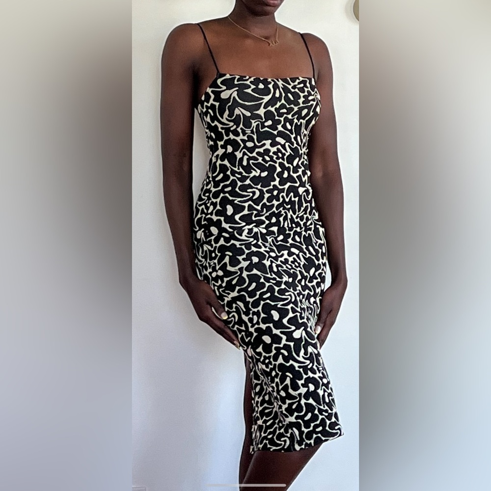 Super flattering Zara midi dress!